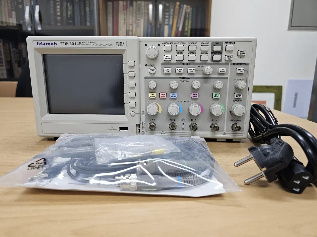 Tektronix TDS2014B 4채널 오실로스코프